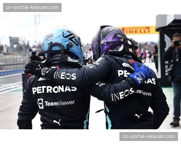 实时：加拿大对阵牙买加，VAR三次介入判罚引发现场巨大争议