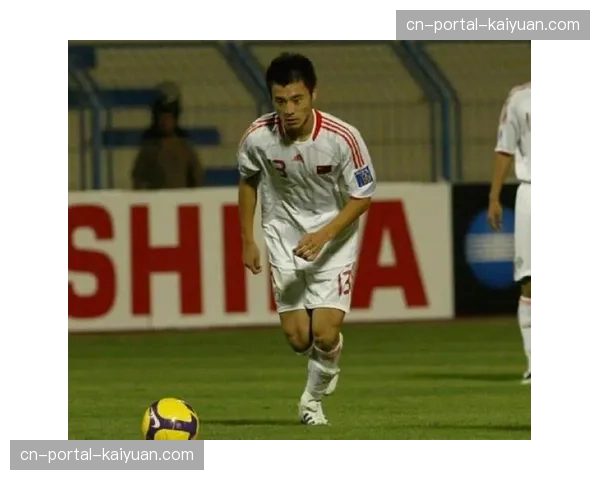 特写：老将郑铮完成职业生涯600场里程碑，赛后接受全场致敬。