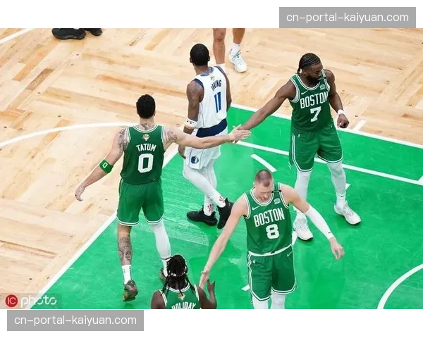 凯尔特人128-96大胜76人，塔图姆30分7篮板11助攻率队夺赛点
